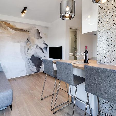 Residence Jonathan Biograd Na Moru Bagian luar foto