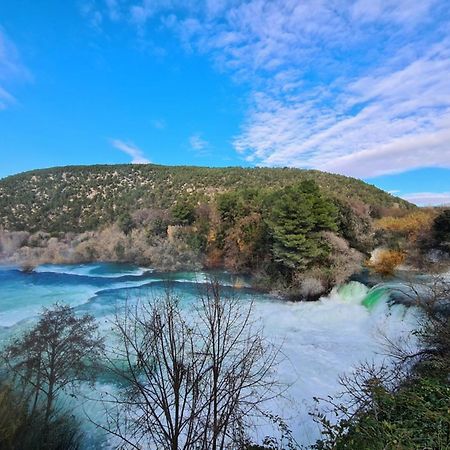 Residence Jonathan Biograd Na Moru Bagian luar foto