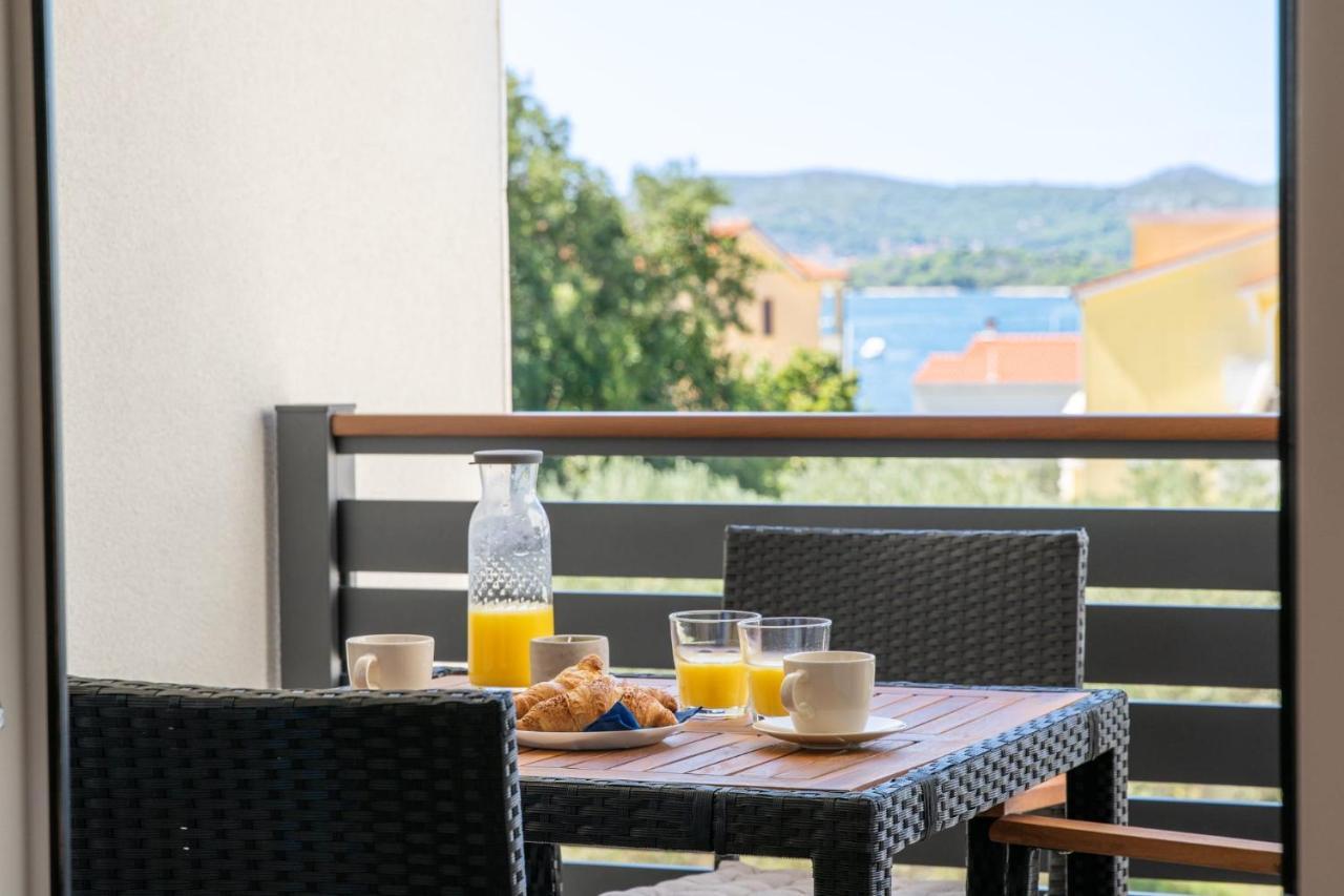 Residence Jonathan Biograd Na Moru Bagian luar foto