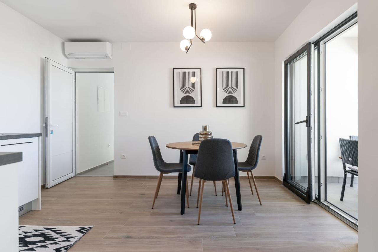Residence Jonathan Biograd Na Moru Bagian luar foto
