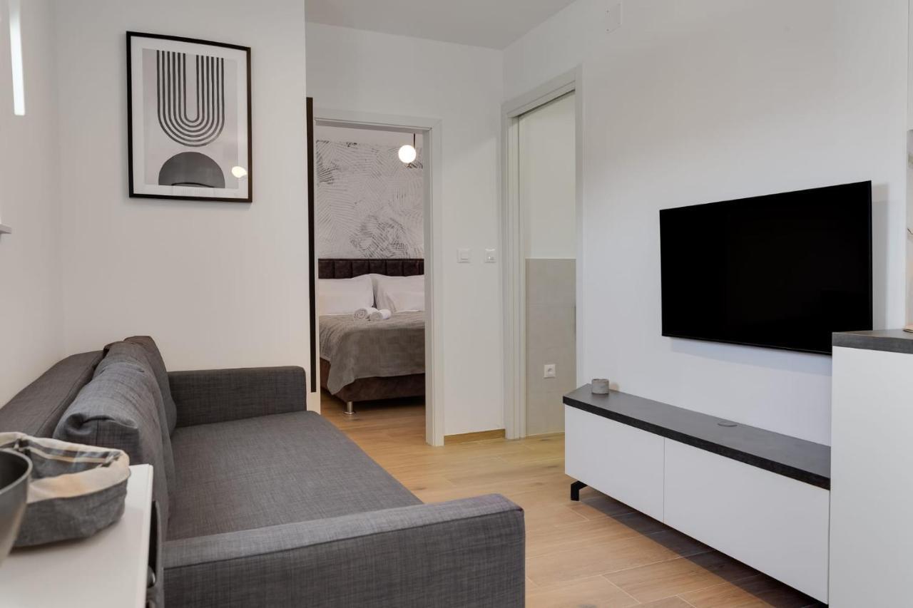 Residence Jonathan Biograd Na Moru Bagian luar foto
