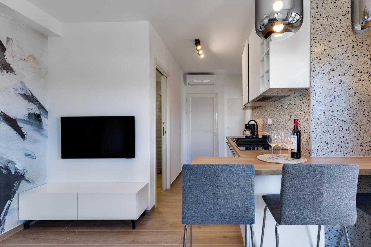 Residence Jonathan Biograd Na Moru Bagian luar foto