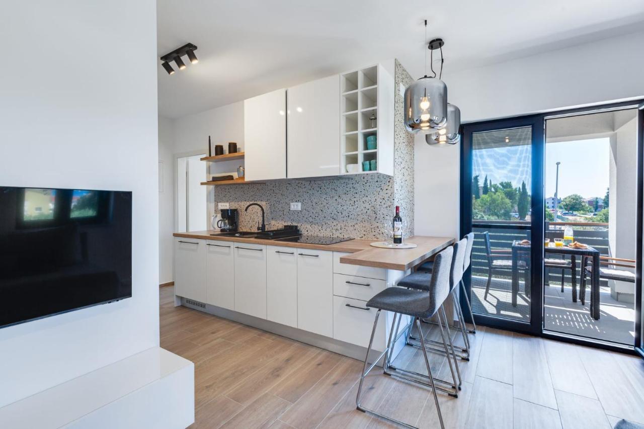 Residence Jonathan Biograd Na Moru Bagian luar foto