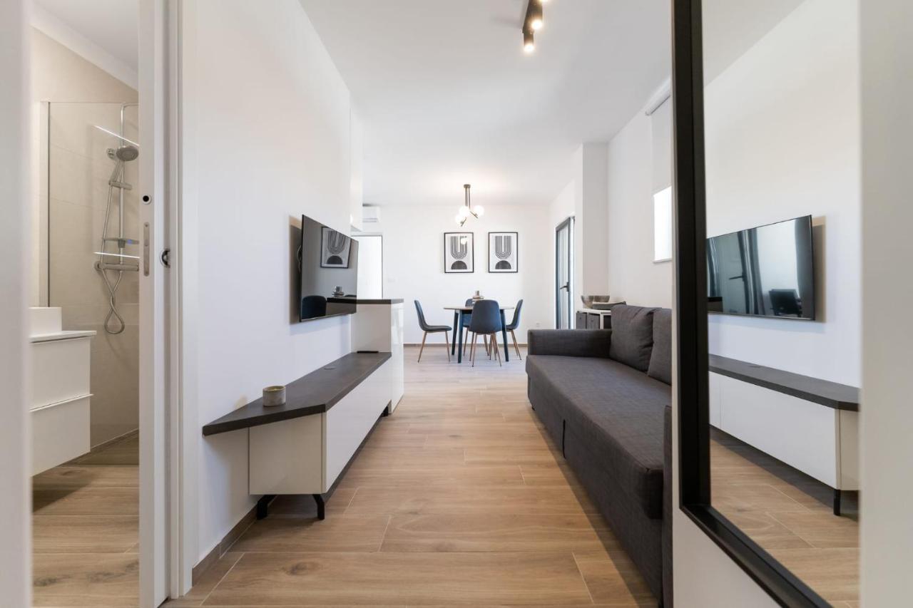 Residence Jonathan Biograd Na Moru Bagian luar foto