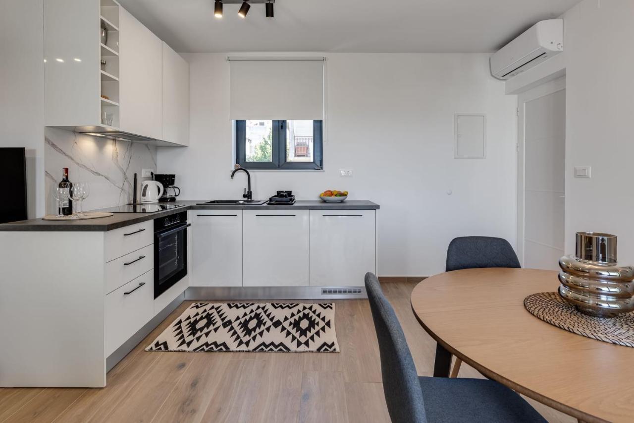 Residence Jonathan Biograd Na Moru Bagian luar foto