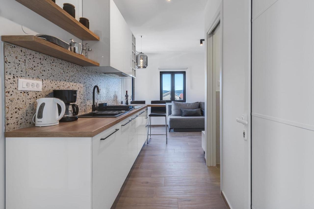 Residence Jonathan Biograd Na Moru Bagian luar foto