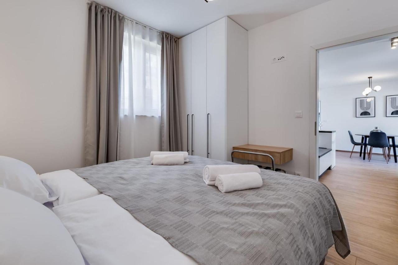 Residence Jonathan Biograd Na Moru Bagian luar foto