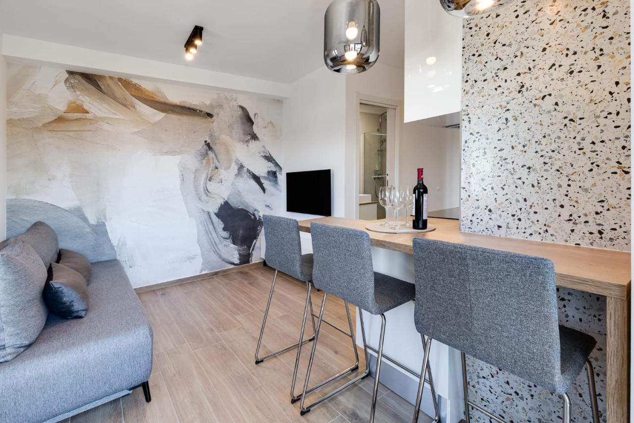 Residence Jonathan Biograd Na Moru Bagian luar foto