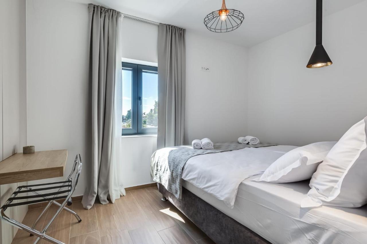 Residence Jonathan Biograd Na Moru Bagian luar foto
