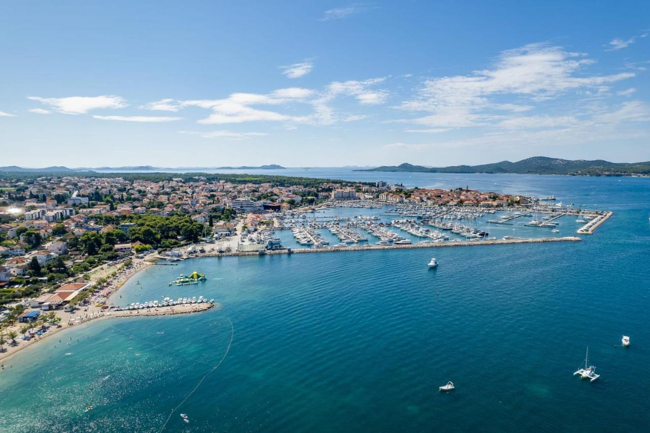 Residence Jonathan Biograd Na Moru Bagian luar foto