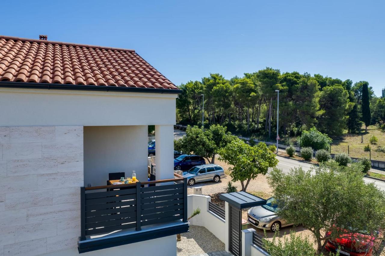 Residence Jonathan Biograd Na Moru Bagian luar foto