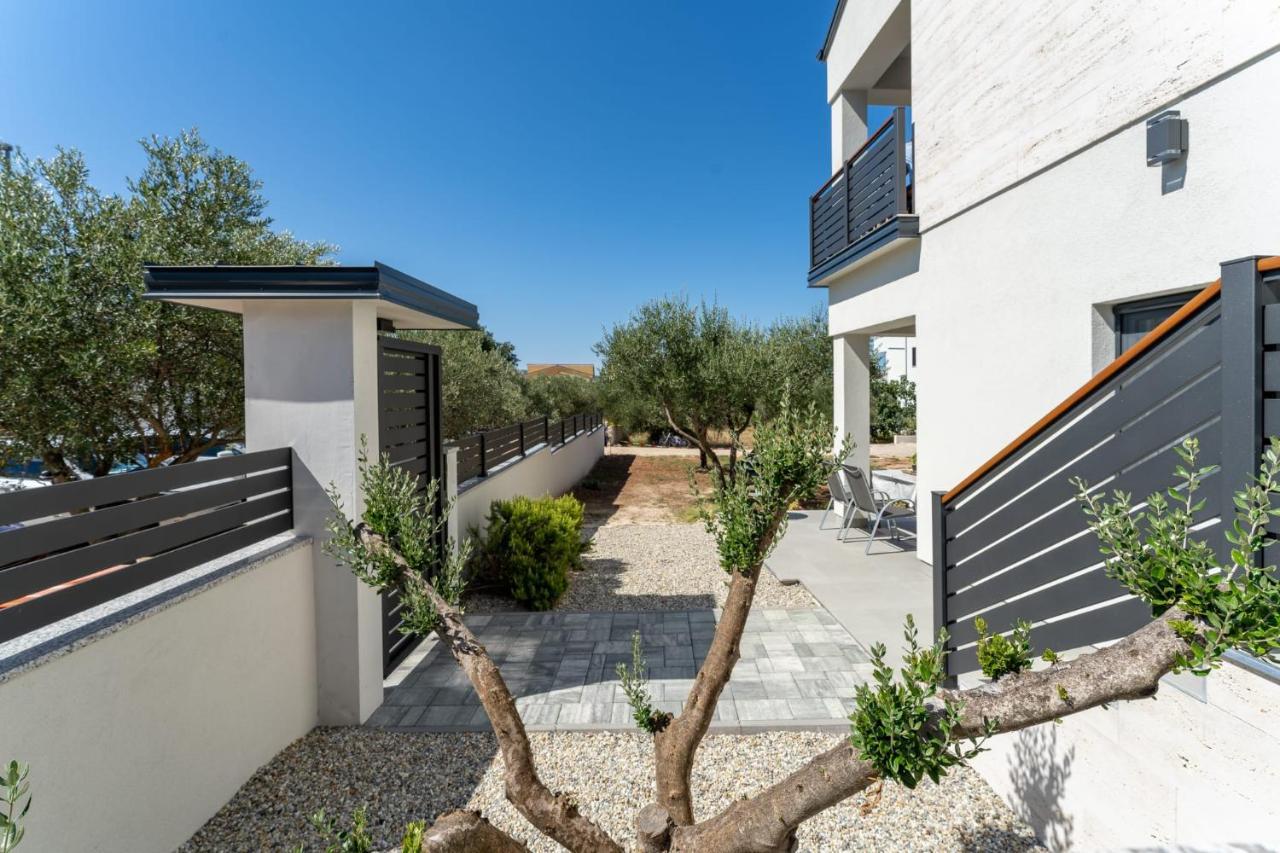 Residence Jonathan Biograd Na Moru Bagian luar foto