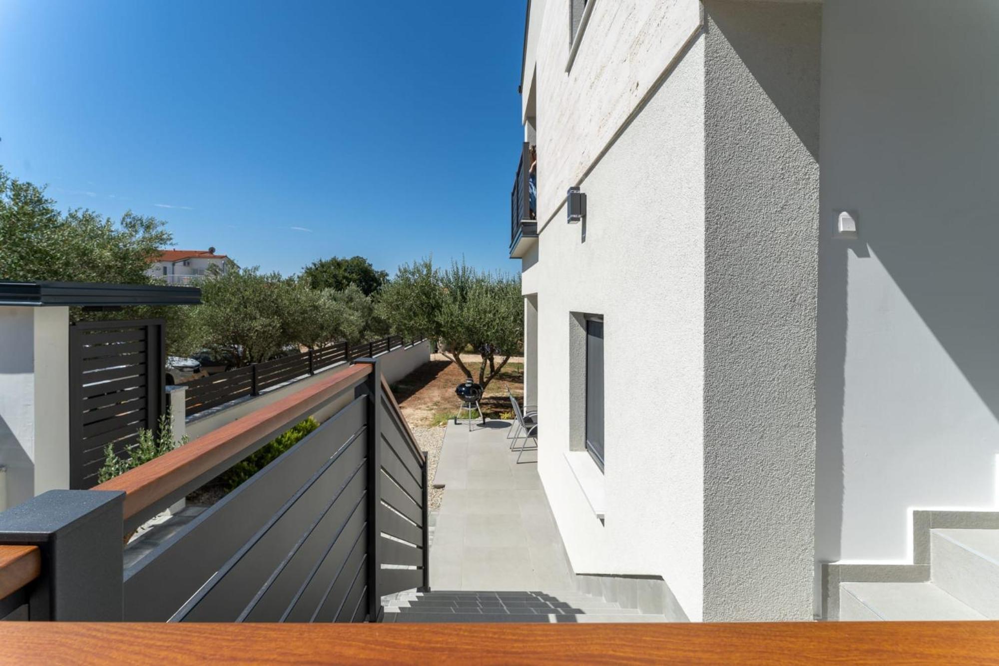 Residence Jonathan Biograd Na Moru Bagian luar foto