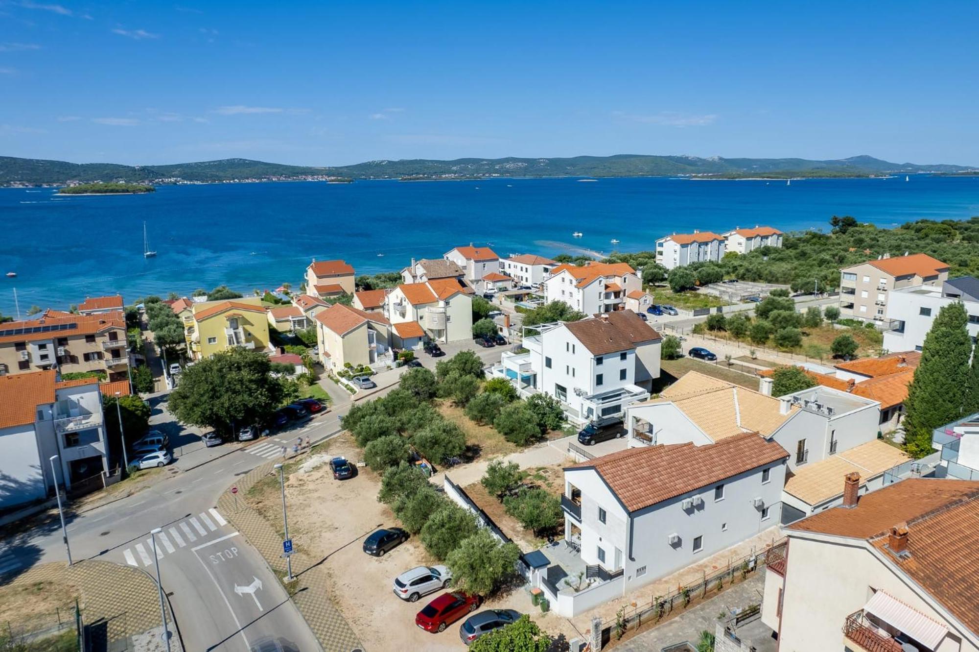 Residence Jonathan Biograd Na Moru Bagian luar foto