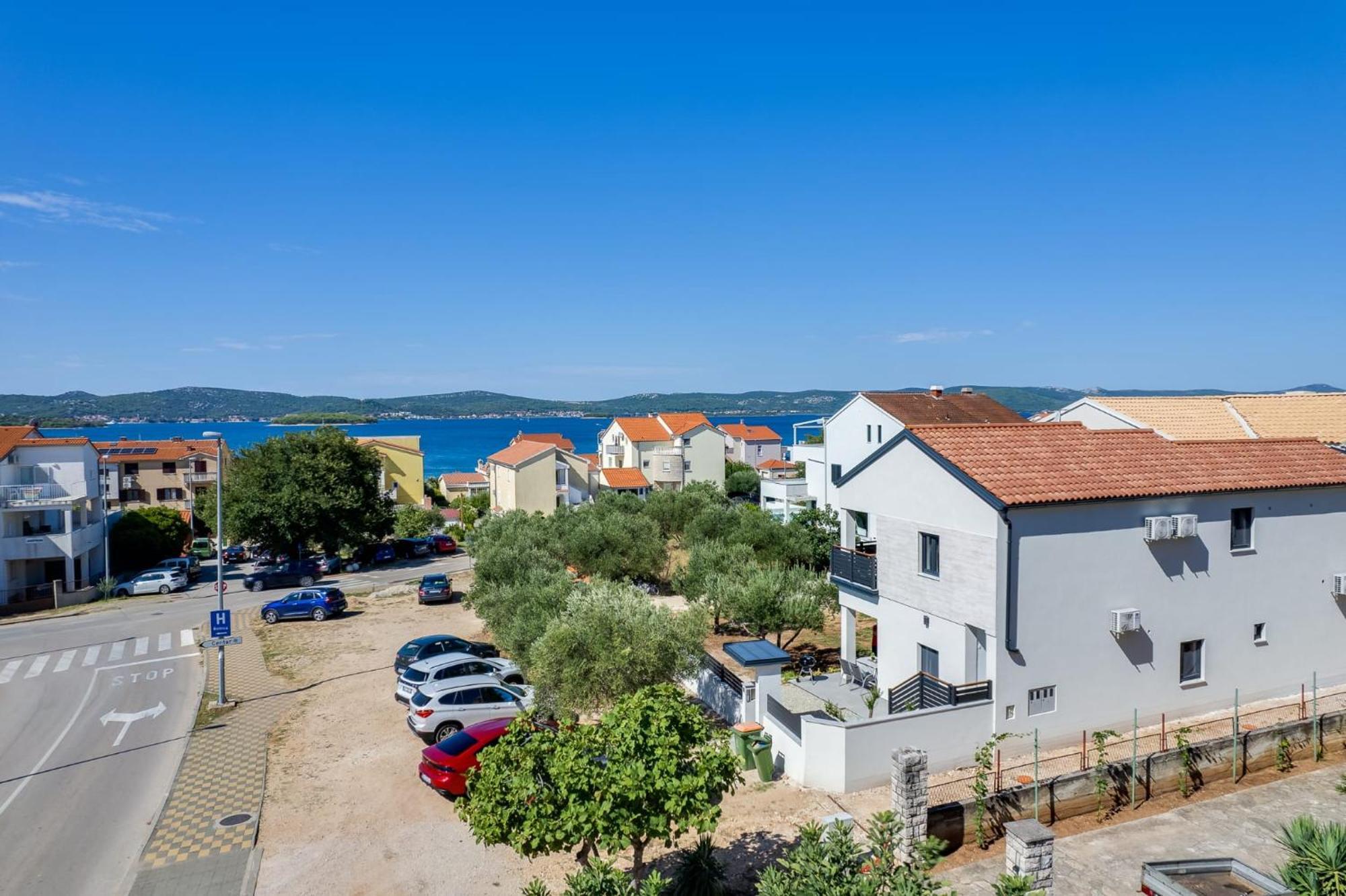 Residence Jonathan Biograd Na Moru Bagian luar foto