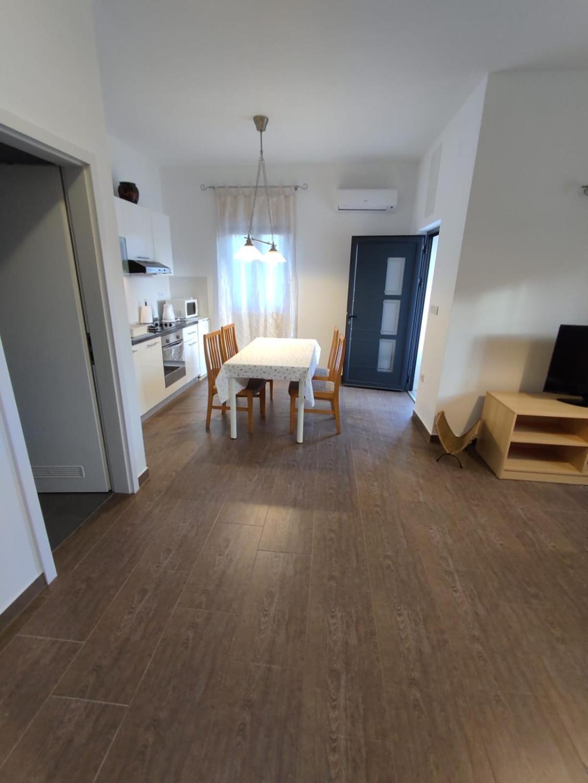Residence Jonathan Biograd Na Moru Bagian luar foto