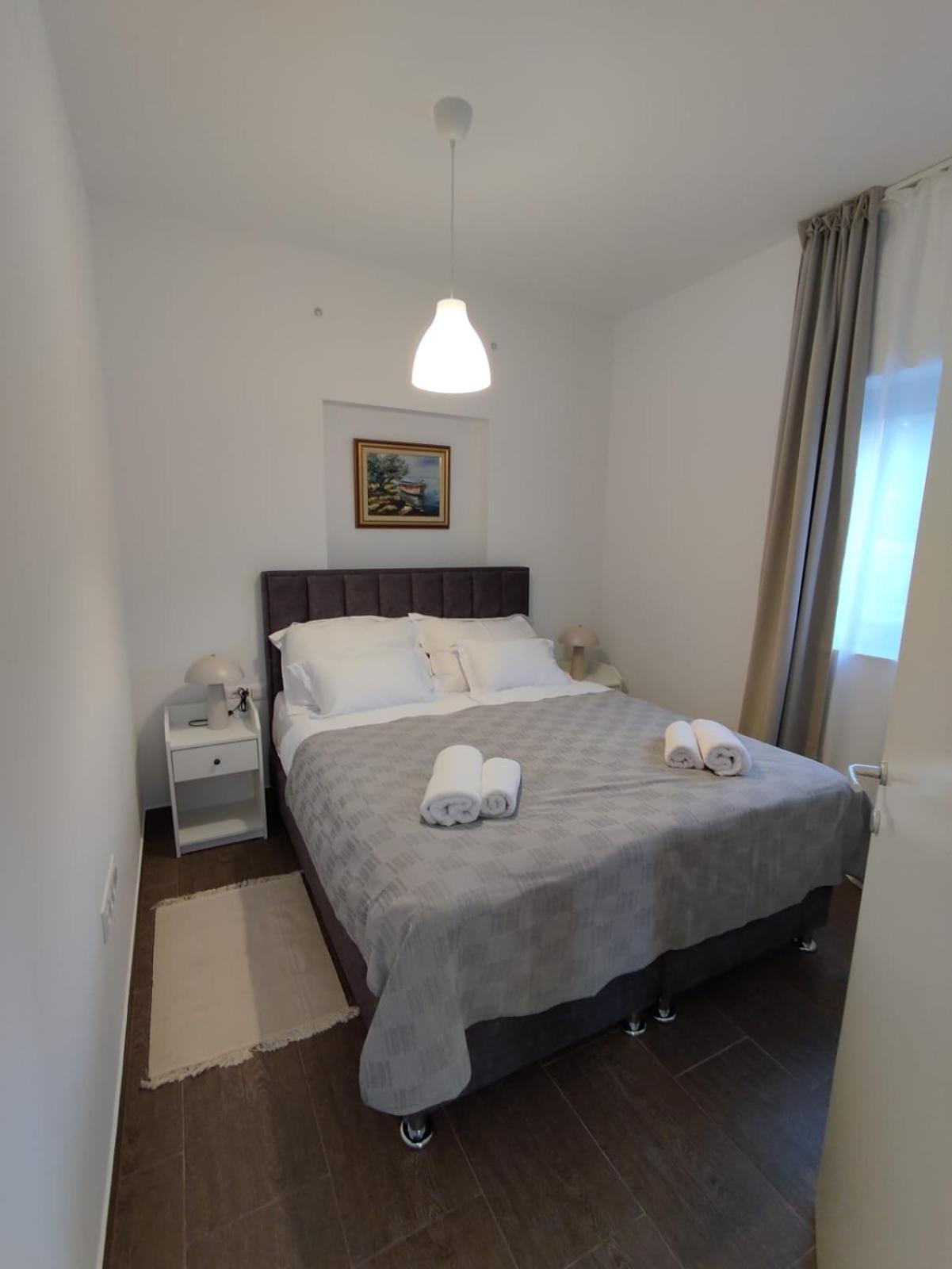 Residence Jonathan Biograd Na Moru Bagian luar foto