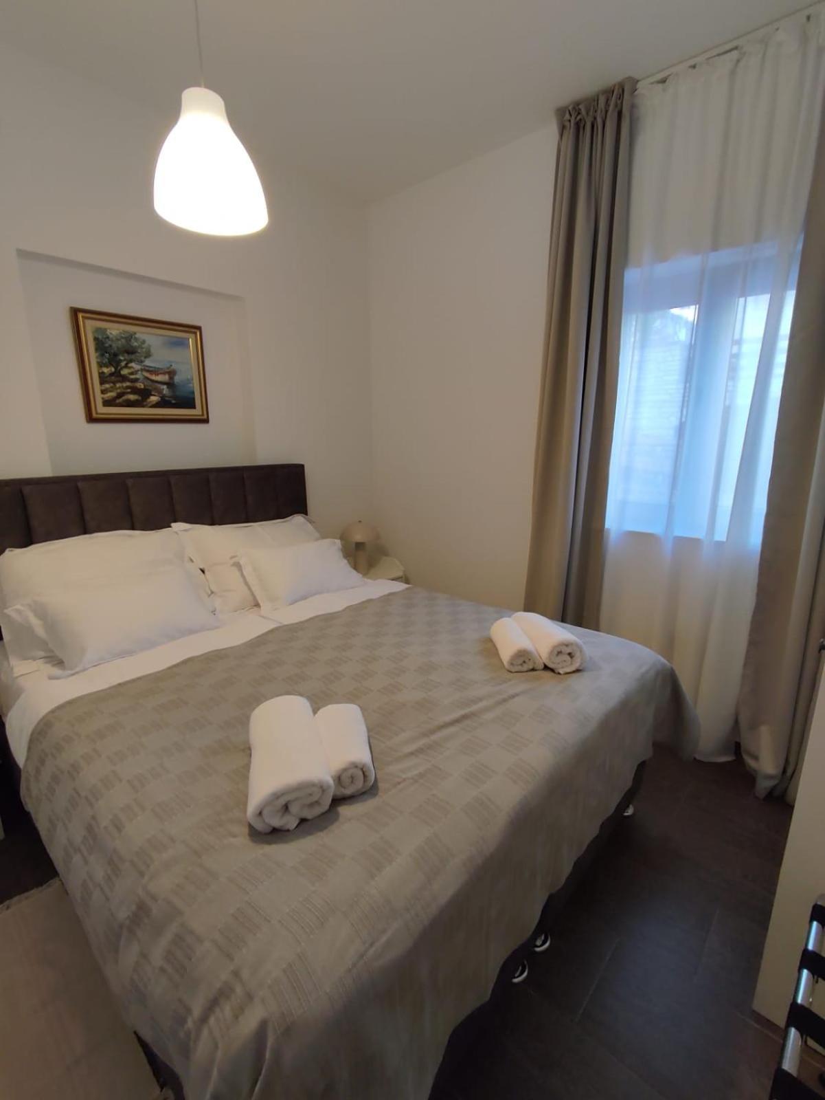 Residence Jonathan Biograd Na Moru Bagian luar foto